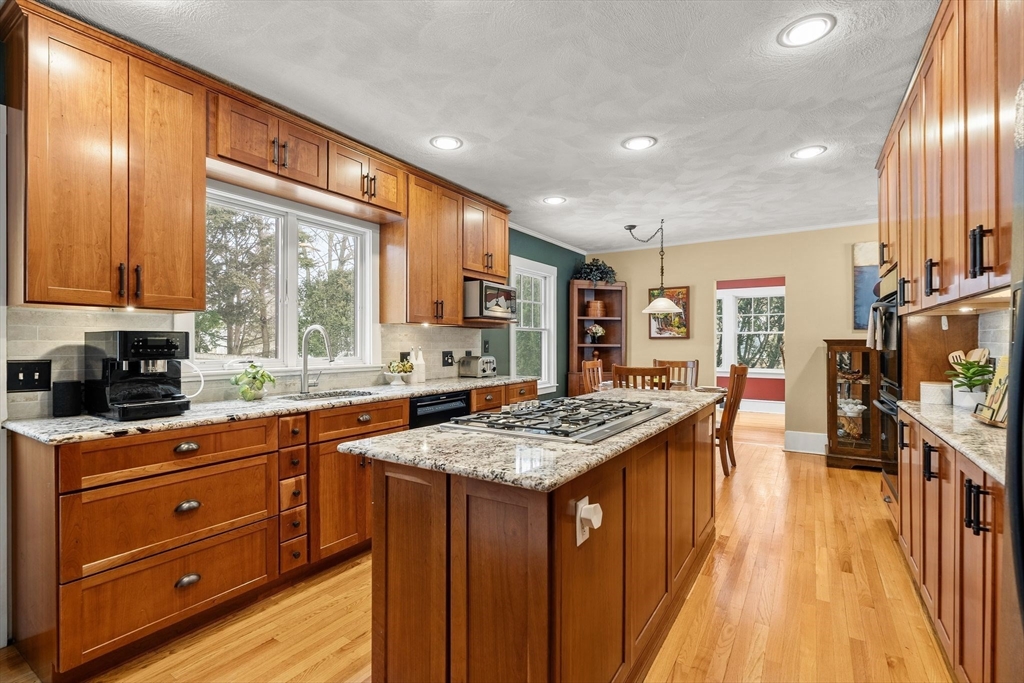 15 College Avenue Arlington, MA 02474 - Photo 7 of 41