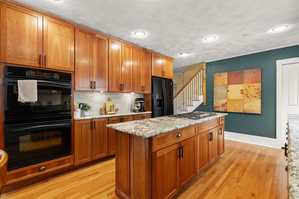 15 College Avenue Arlington, MA 02474 - Photo 9 of 41