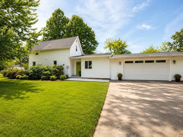$424,000 | 211 Sycamore Street East, Three Oaks, MI 49128