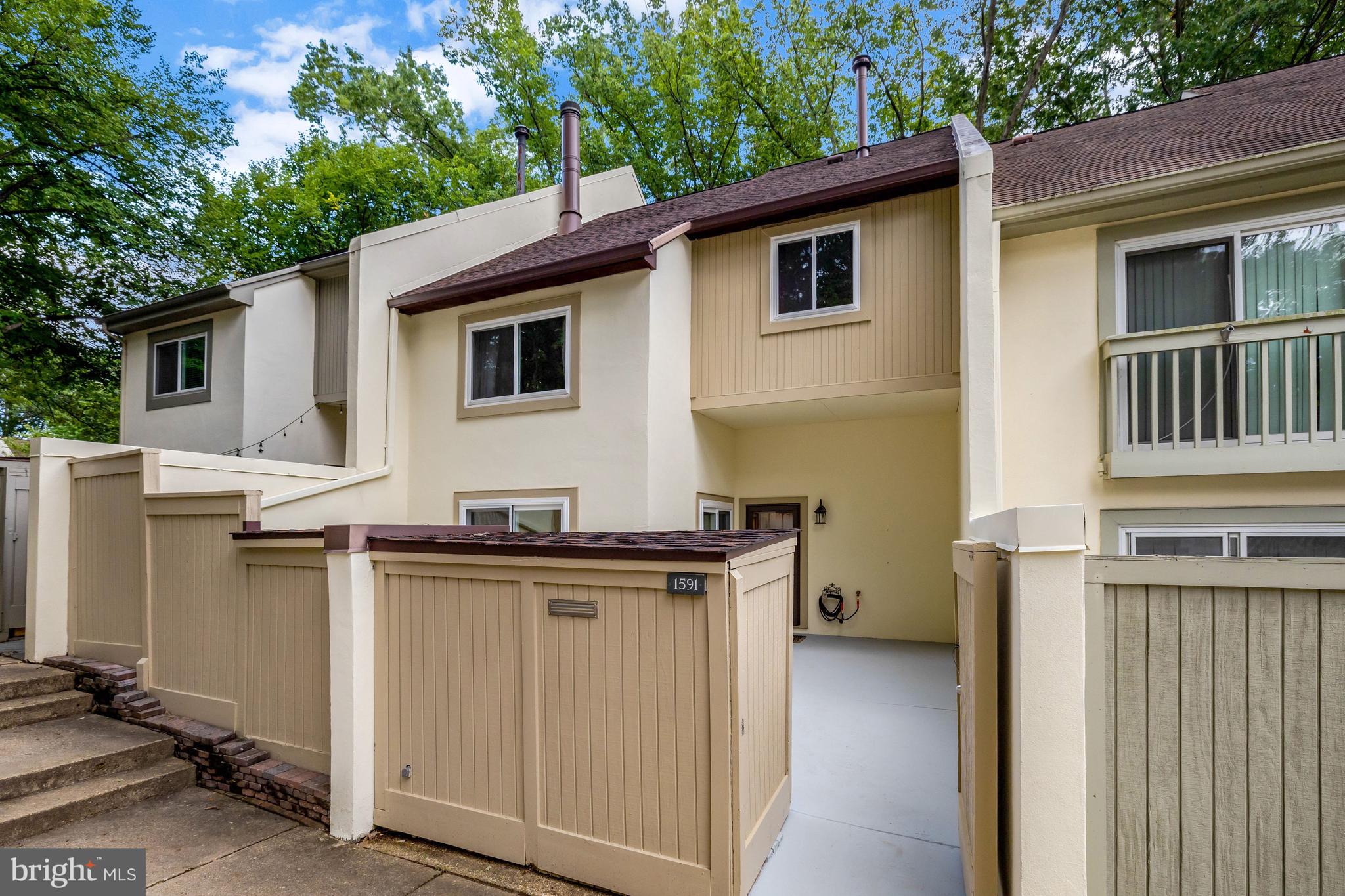 Awesome, enclosed front patio welcomes you home!