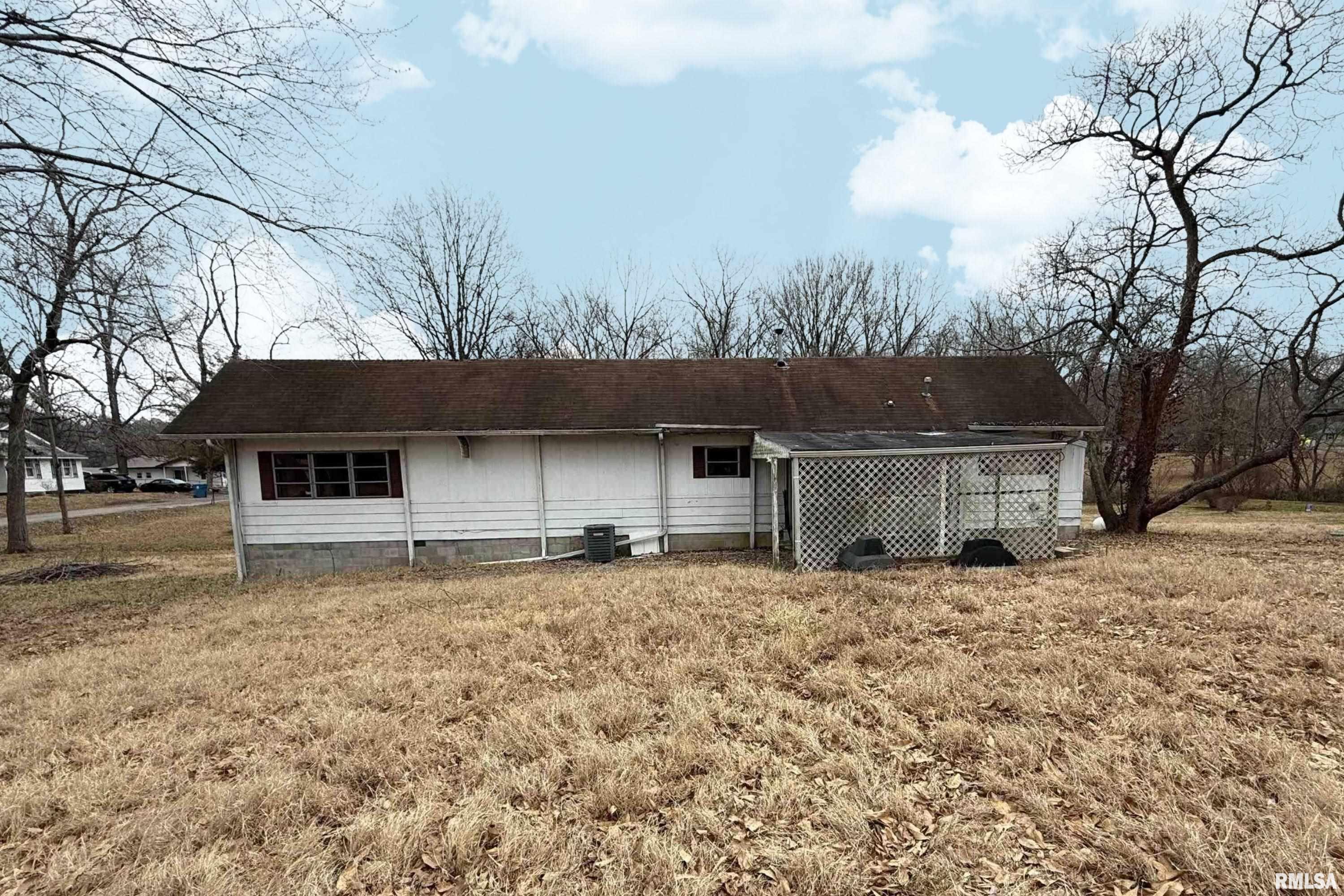 1100 Dial Street Benton, IL 62812 - Photo 3 of 12