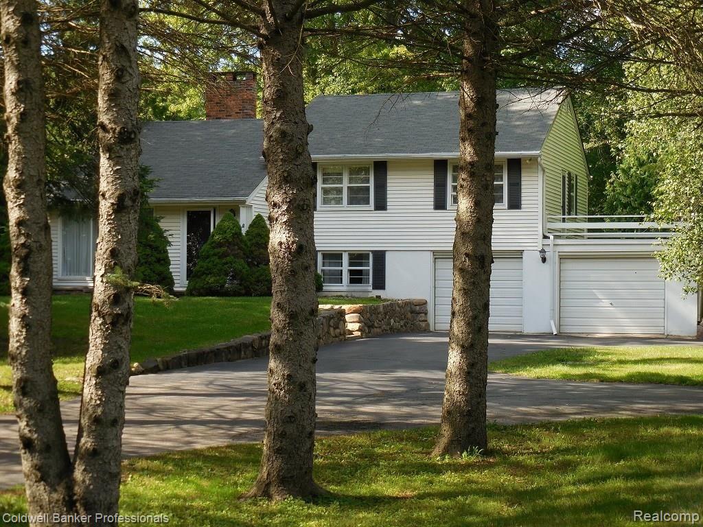 1181 East Snell Road Rochester, MI 48306 - Photo 2 of 36 2.JPG