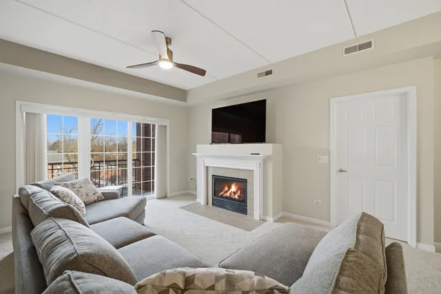 $355,000 | 1479 North Milwaukee Avenue, Unit 312, Libertyville, IL 60048