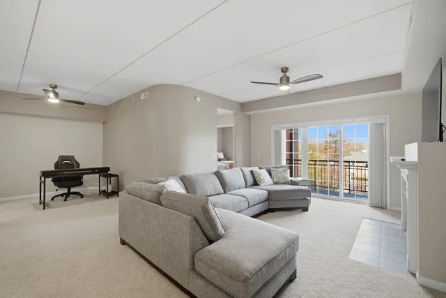 $355,000 | 1479 North Milwaukee Avenue, Unit 312, Libertyville, IL 60048