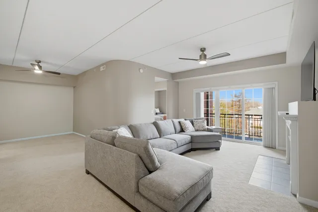 $355,000 | 1479 North Milwaukee Avenue, Unit 312, Libertyville, IL 60048