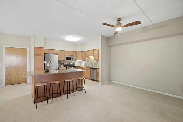 $355,000 | 1479 North Milwaukee Avenue, Unit 312, Libertyville, IL 60048