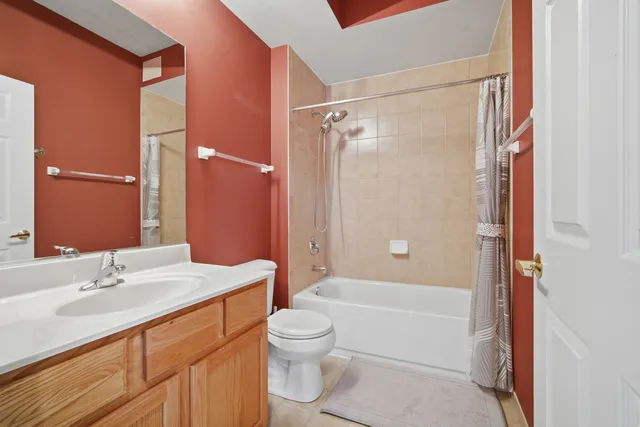 $355,000 | 1479 North Milwaukee Avenue, Unit 312, Libertyville, IL 60048