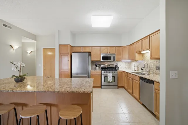 $355,000 | 1479 North Milwaukee Avenue, Unit 312, Libertyville, IL 60048