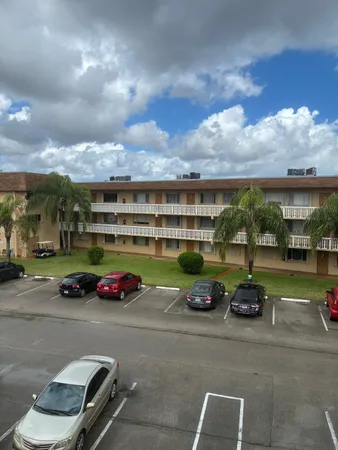 $1,500 | 700 Village Green Court, Unit 306, Palm Springs, FL 33461