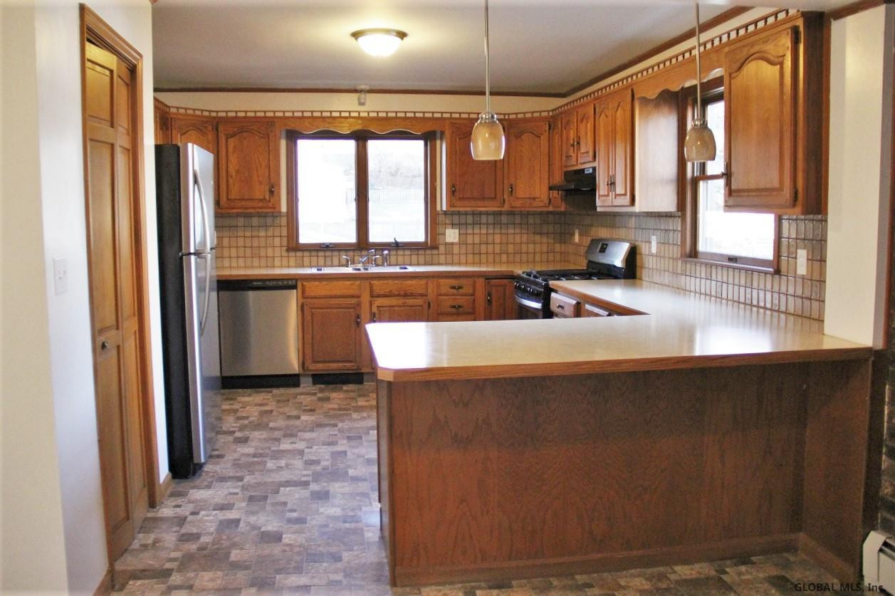 81 Osborne Road Colonie, NY 12205 - Photo 5 of 23 Photo 5