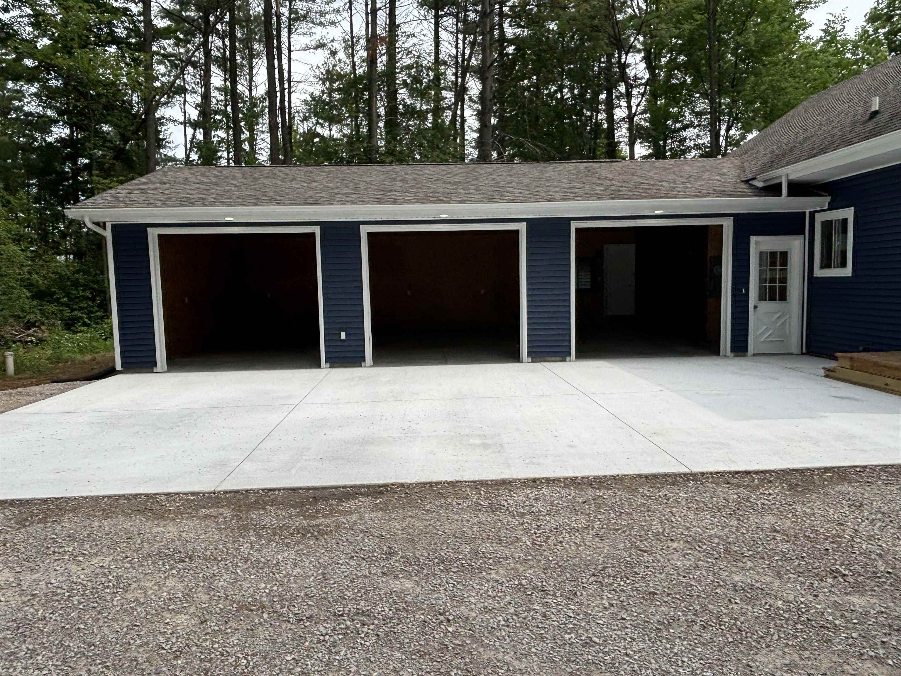 9446 Webster Road Freeland, MI 48623 - Photo 3 of 48