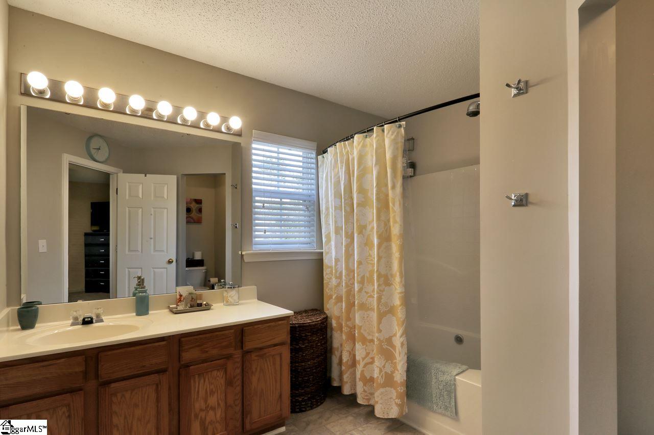 302 Rivereen Way Simpsonville, SC 29680 - Photo 11 of 19 Gallery Image 11