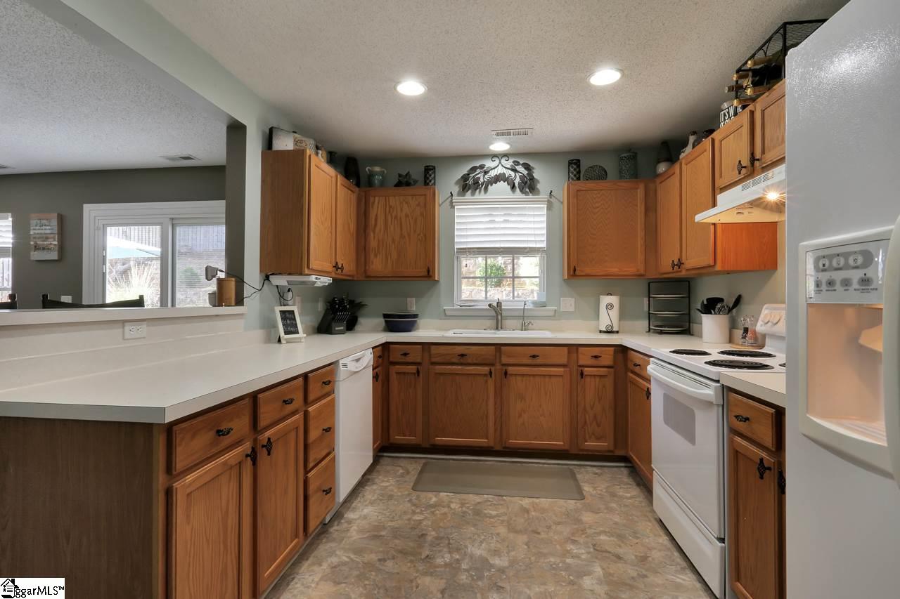 302 Rivereen Way Simpsonville, SC 29680 - Photo 3 of 19 Gallery Image 3