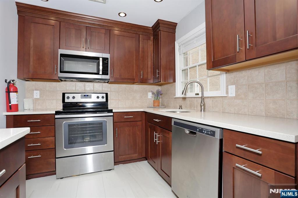 117B South Maple Avenue, Unit B Park Ridge, NJ 07656 - Photo 13 of 37 Gallery Image 13