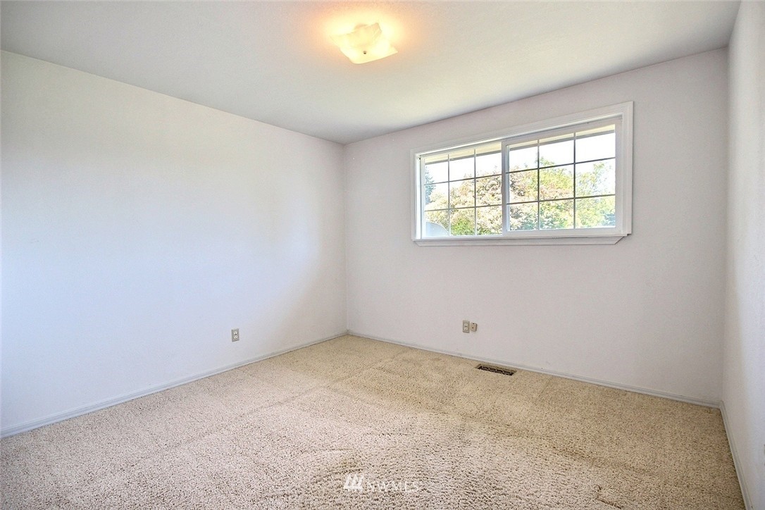 11217 Southeast 181st Street Renton, WA 98055 - Photo 15 of 21