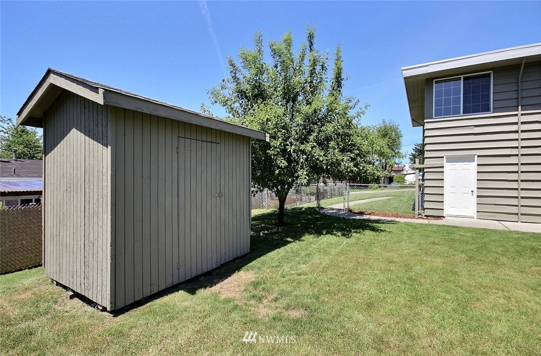 11217 Southeast 181st Street Renton, WA 98055 - Photo 18 of 21