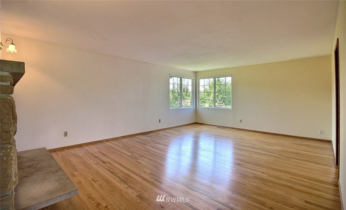 11217 Southeast 181st Street Renton, WA 98055 - Photo 3 of 21