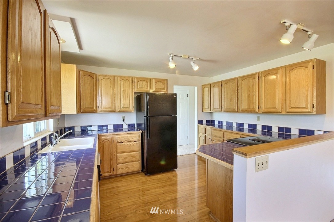 11217 Southeast 181st Street Renton, WA 98055 - Photo 5 of 21