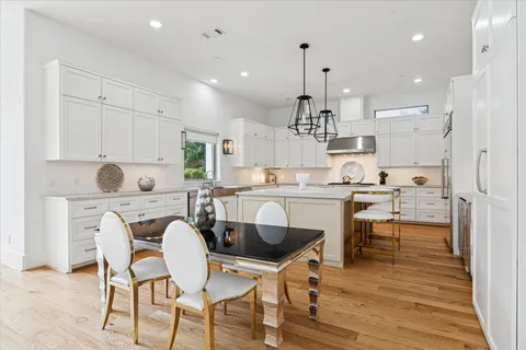 $2,899,000 | 4921 Holly Street, Bellaire, TX 77401