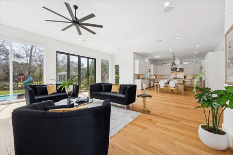 $2,899,000 | 4921 Holly Street, Bellaire, TX 77401