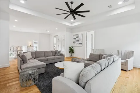 $2,899,000 | 4921 Holly Street, Bellaire, TX 77401