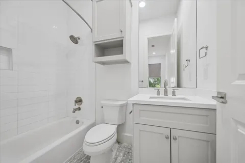 $2,899,000 | 4921 Holly Street, Bellaire, TX 77401