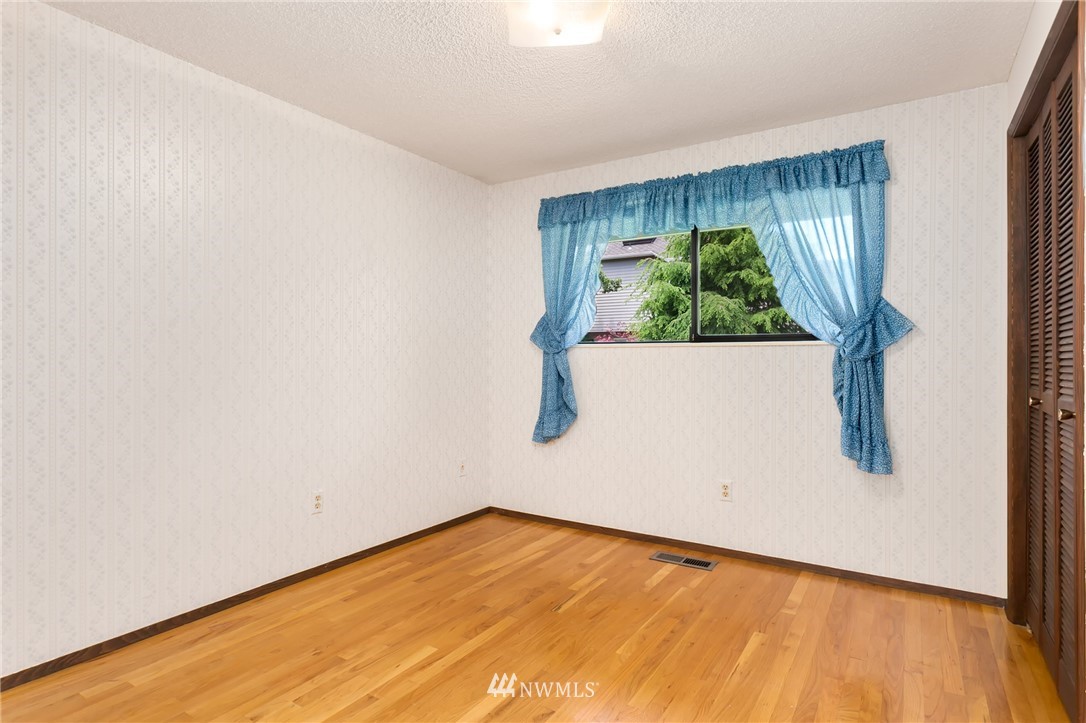 4512 Northeast 24th Street Renton, WA 98059 - Photo 8 of 25 Gallery Image 8