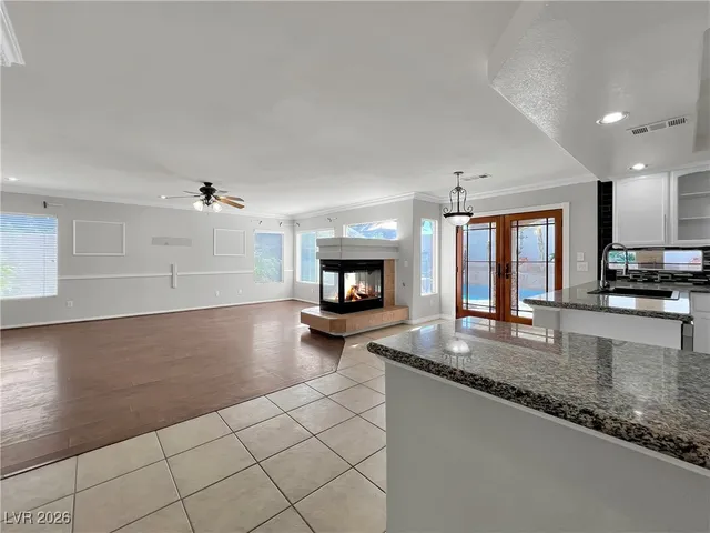 $3,900 | 595 Campus Oaks Court, Las Vegas, NV 89183