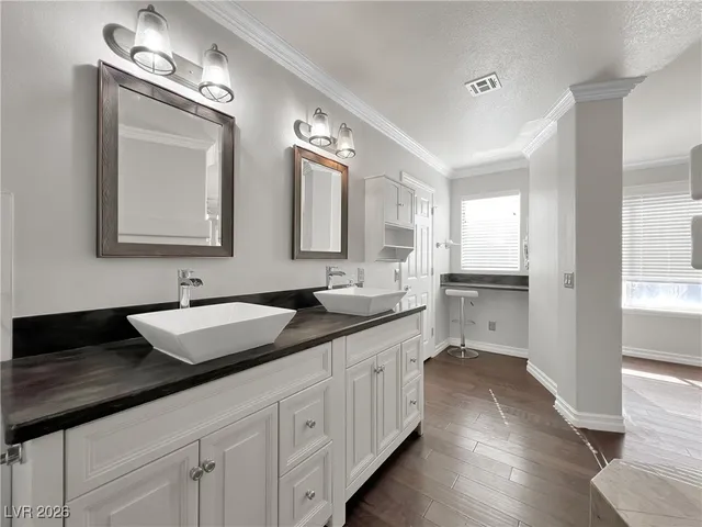 $3,900 | 595 Campus Oaks Court, Las Vegas, NV 89183