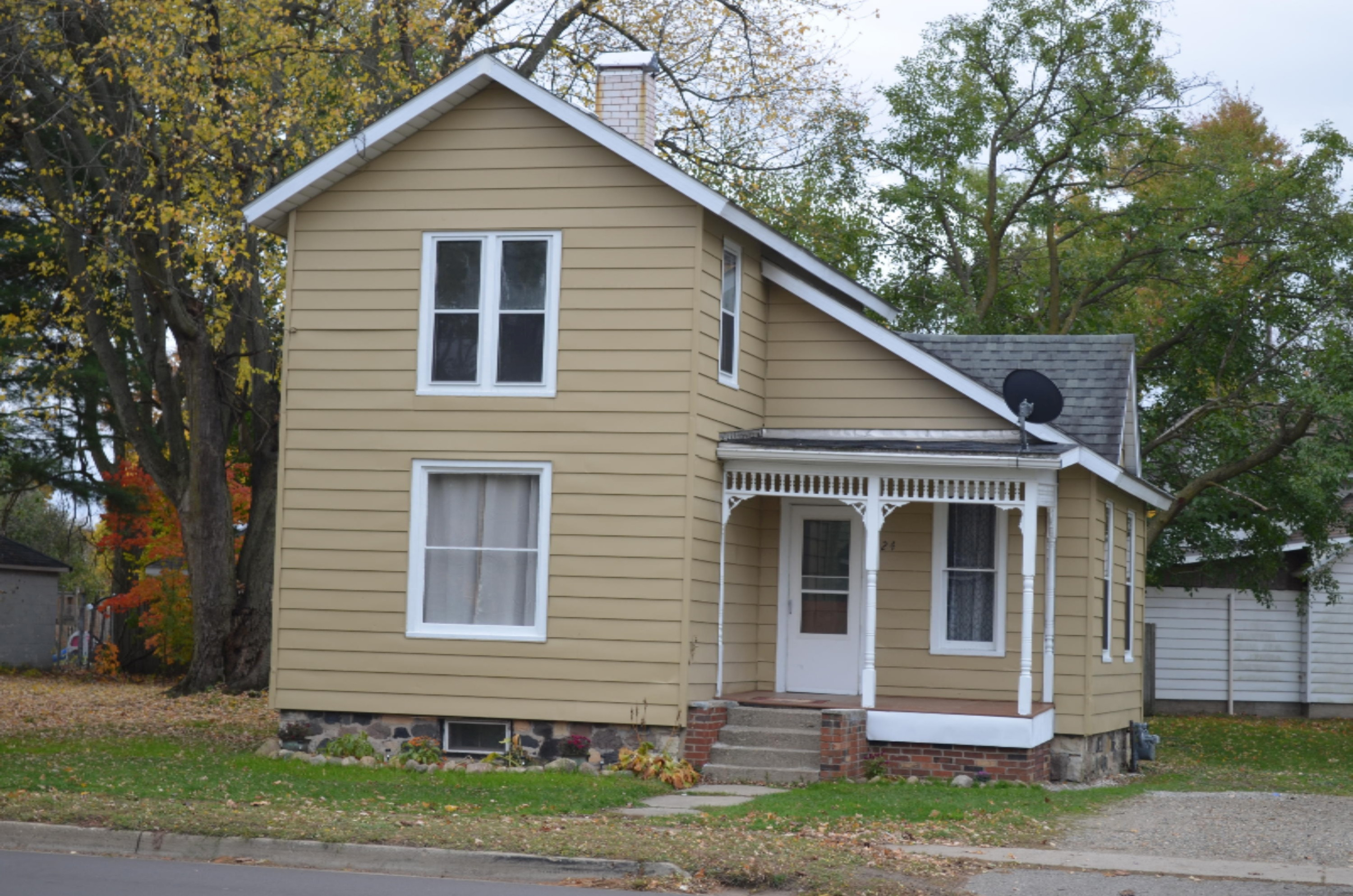 424 East State Street Colon, MI 49040 - Photo 2 of 30 DSC_0395
