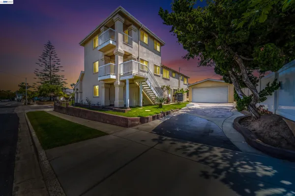 $3,295,000 | 1622 Pegasus Street, Newport Beach, CA 92660