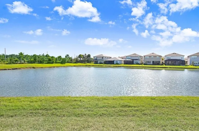 $699,990 | 3254 Woodland Brk Way, Wesley Chapel, FL 33543