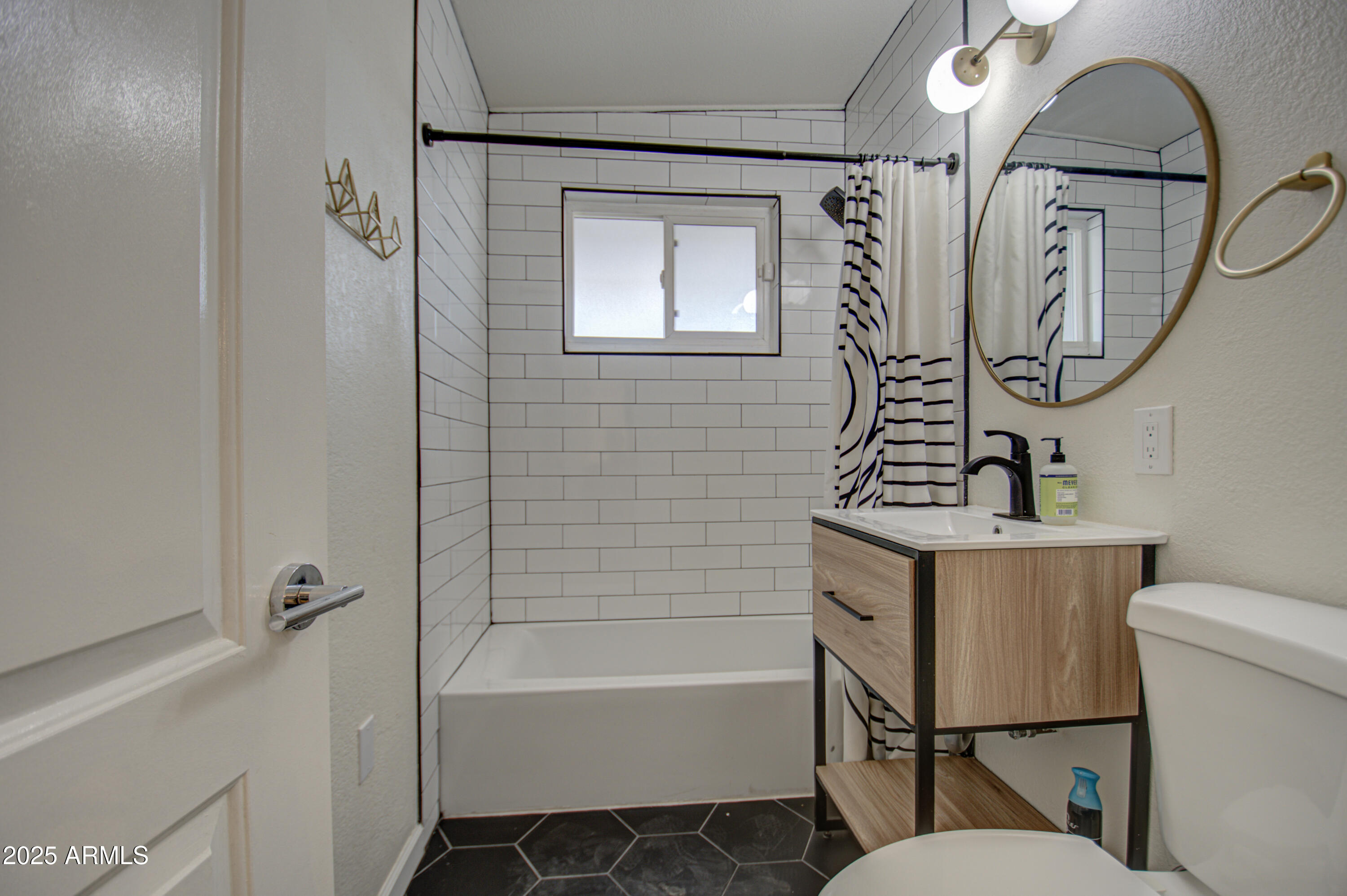 2937 East Osborn Road Phoenix, AZ 85016 - Photo 25 of 59 Bathroom 3-pic 1