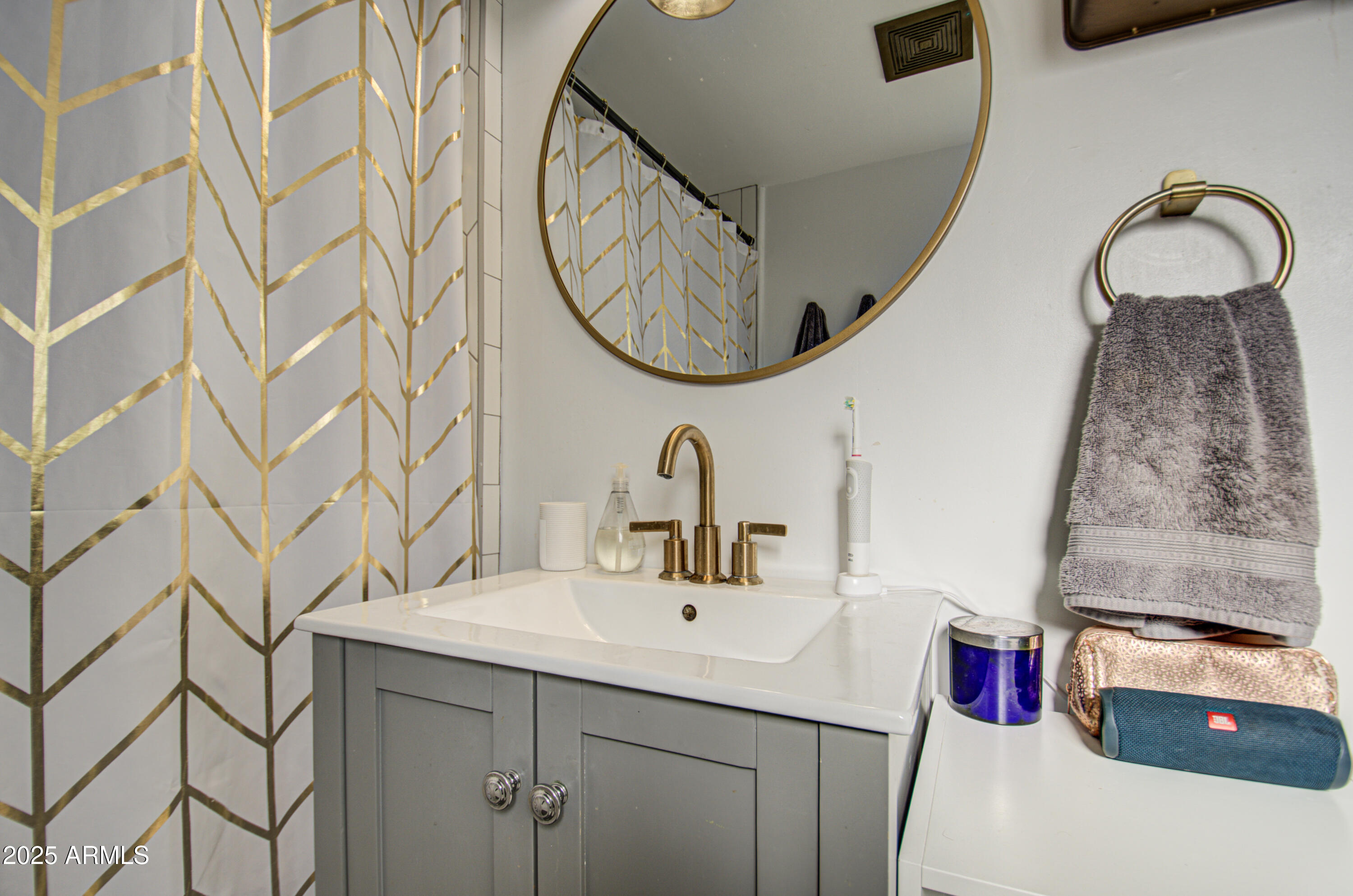 2937 East Osborn Road Phoenix, AZ 85016 - Photo 40 of 59 Casita-Bathroom 3
