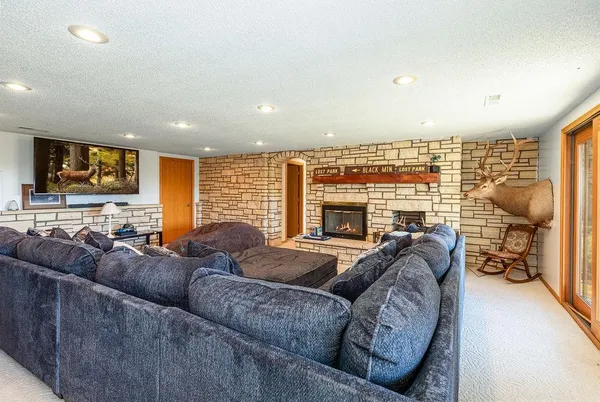 $424,500 | 405 West Wachter Road, Galena, IL 61036