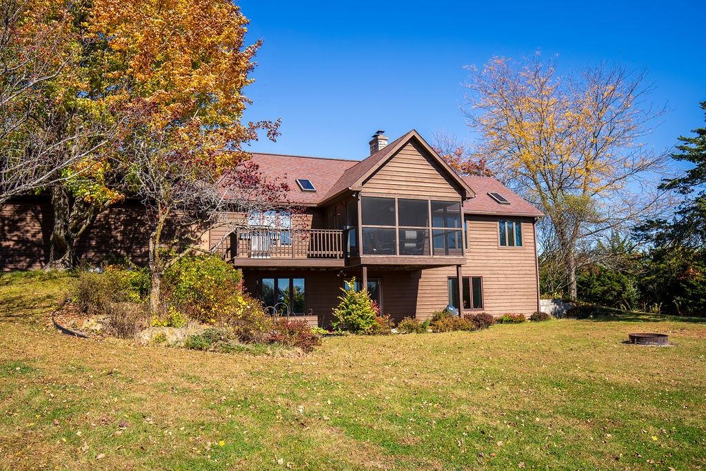 405 West Wachter Road Galena, IL 61036 - Photo 6 of 57 a front view of a house with a yard