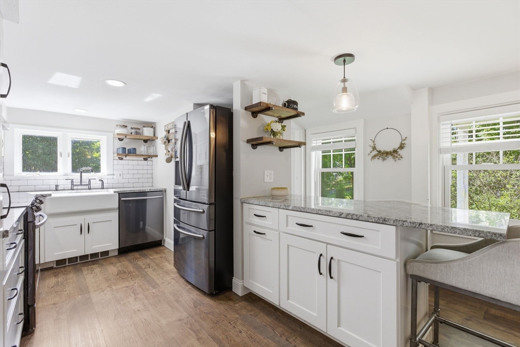 51 Grove Street Reading, MA 01867 - Photo 6 of 41