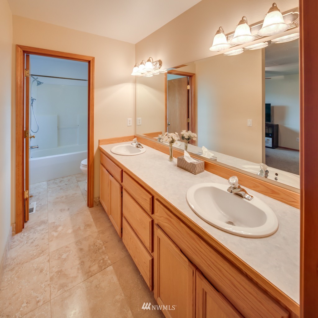 8785 Vinup Road Lynden, WA 98264 - Photo 12 of 24 Gallery Image 12