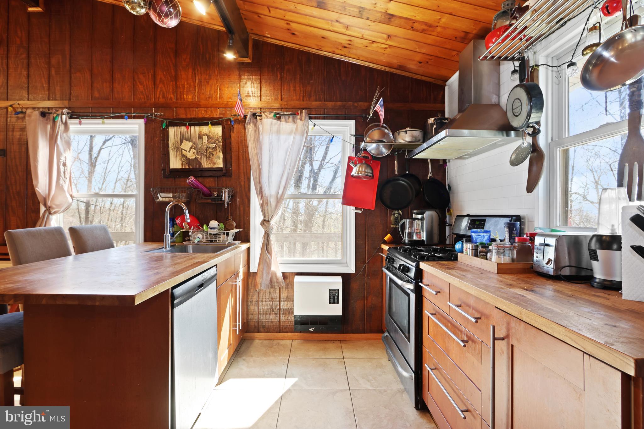 214 Mockingbird Trail Bushkill, PA 18324 - Photo 12 of 42