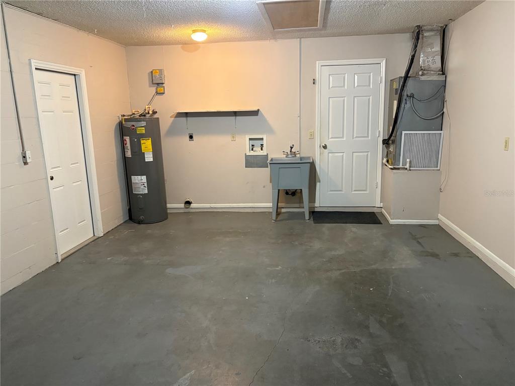 3927 Worcester Road Sarasota, FL 34231 - Photo 18 of 19 Gallery Image 18