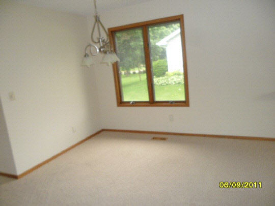 1629 South Trainer Road Rockford, IL 61108 - Photo 6 of 11 Gallery Image 6