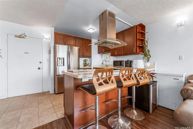 a view of a livingroom with furniture
