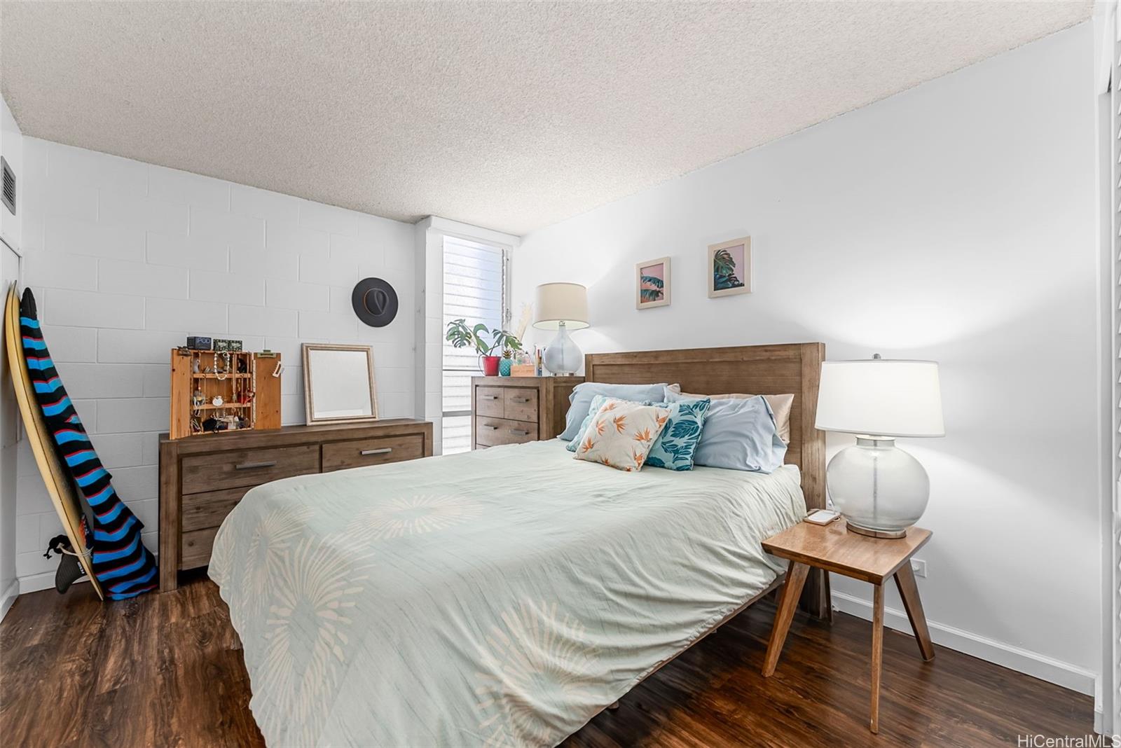 3045 Ala Napuaa Place, Unit 1305 Honolulu, HI 96818 - Photo 10 of 18 a bedroom with a bed and a desk