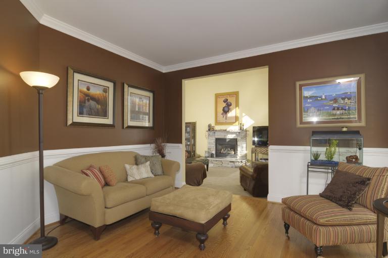 3016 Southview Road Ellicott City, MD 21042 - Photo 13 of 30 Living Room