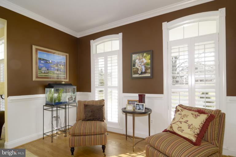 3016 Southview Road Ellicott City, MD 21042 - Photo 28 of 30 Living Room