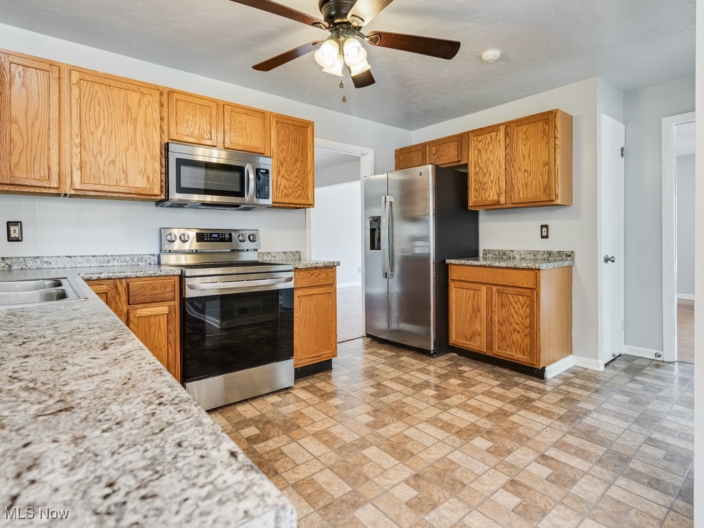 2348 Saybrook Road Cleveland, OH 44118 - Photo 17 of 37