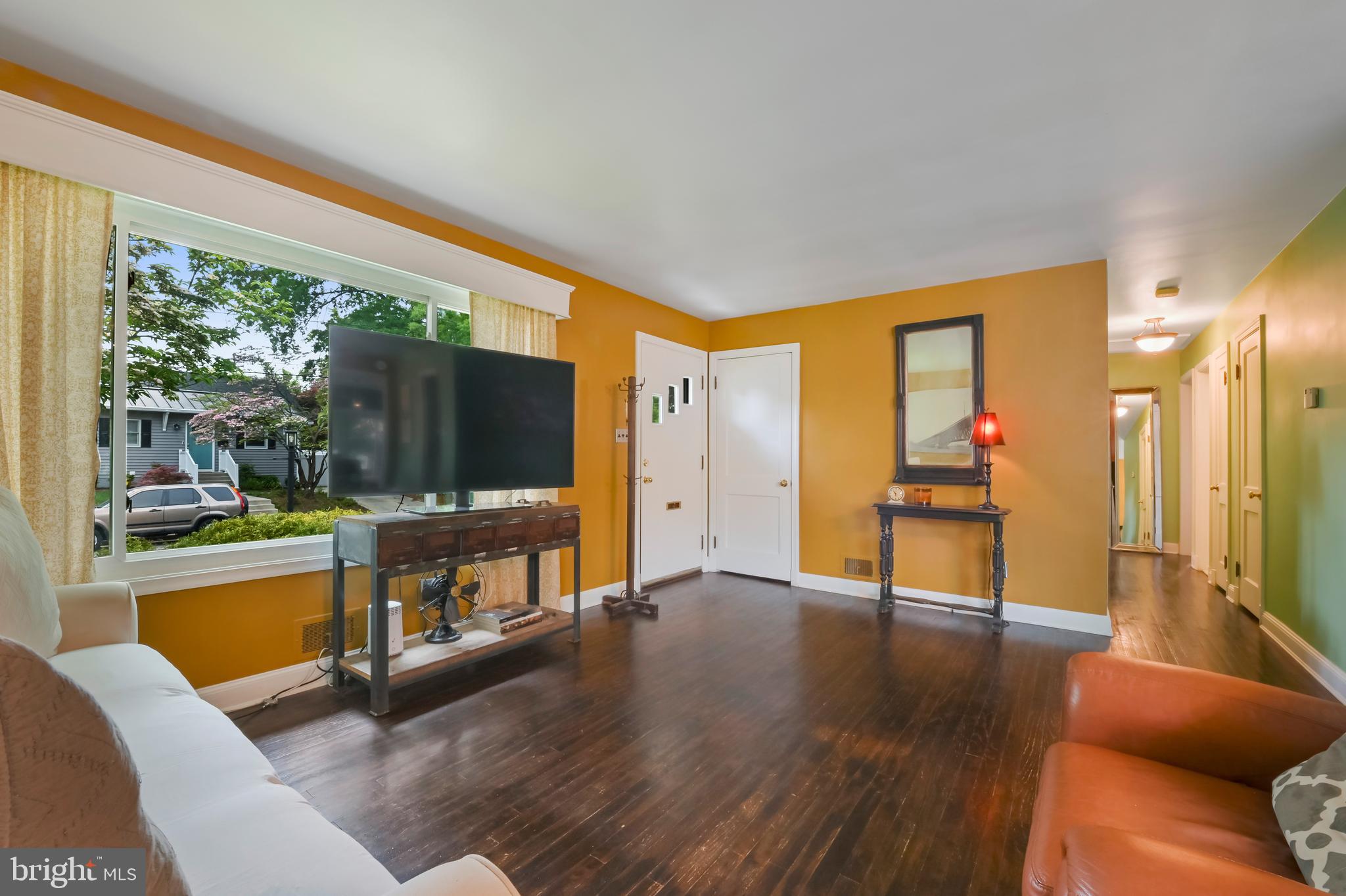 135 Sumner Road Annapolis, MD 21401 - Photo 22 of 30 Front living room