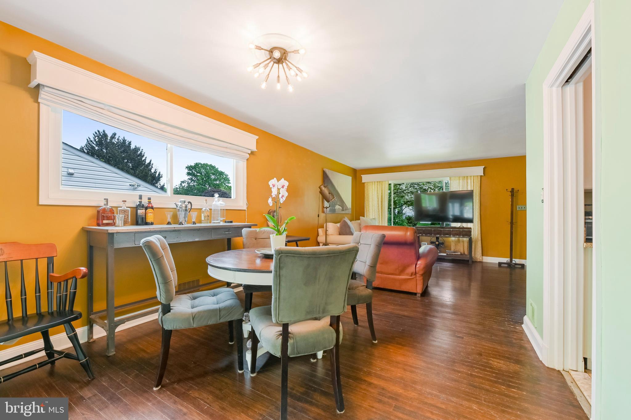 135 Sumner Road Annapolis, MD 21401 - Photo 23 of 30 Dining area adjacent to kitchen