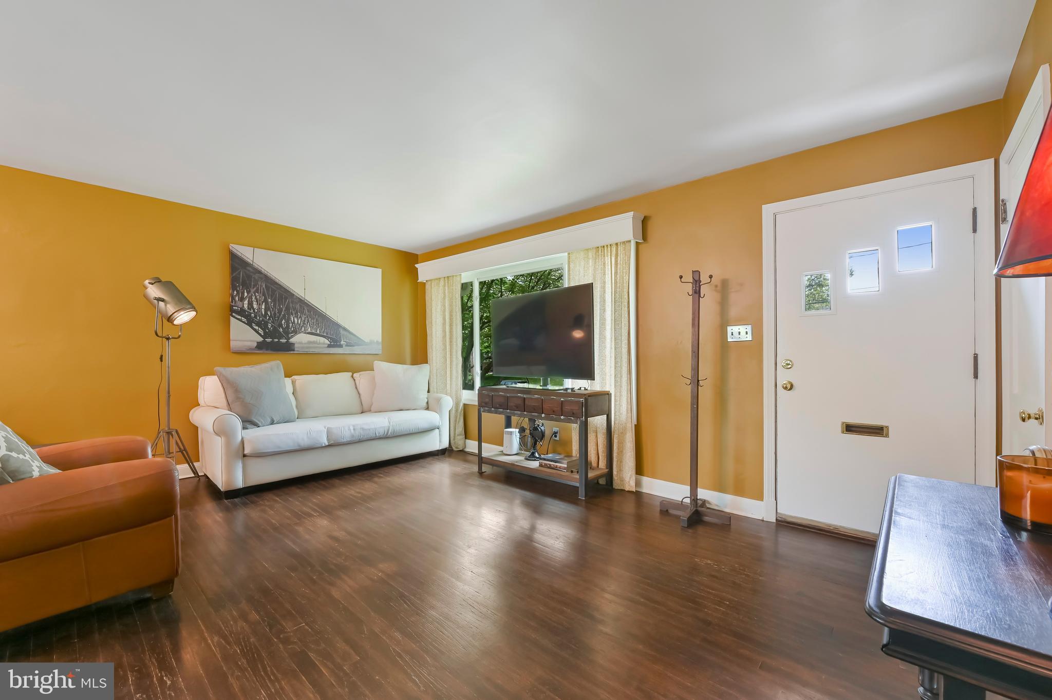 135 Sumner Road Annapolis, MD 21401 - Photo 3 of 30 Beautiful hardwood floors throughout