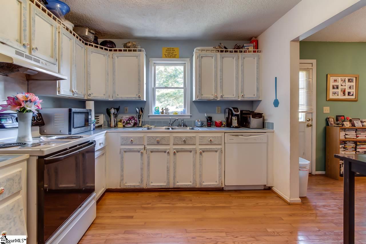 5750 Mountain View Road Taylors, SC 29687 - Photo 12 of 24
